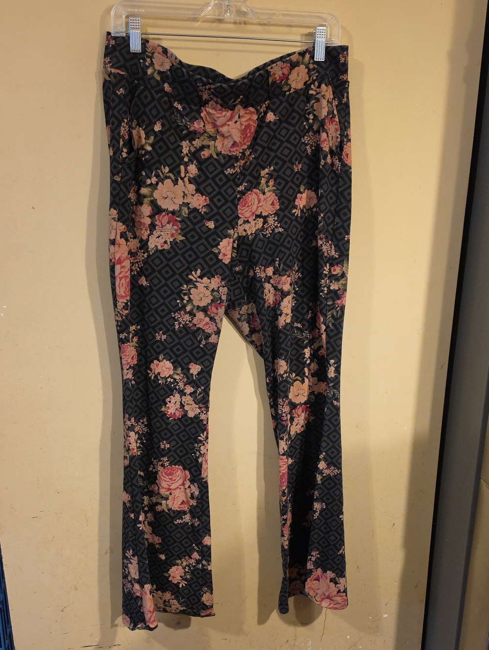 torrid Black Floral Print Women Flare Pants